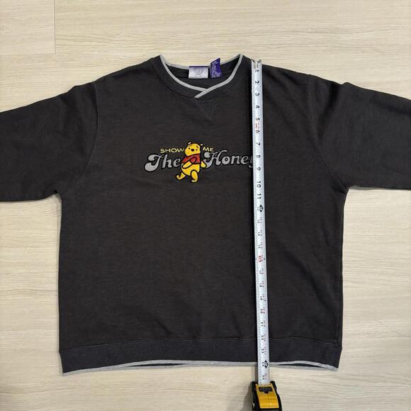 VTG Y2K Winnie The Pooh “Show Me The Honey” Sweatshirt Size M Disneyland 2000s - Picture 8 of 8